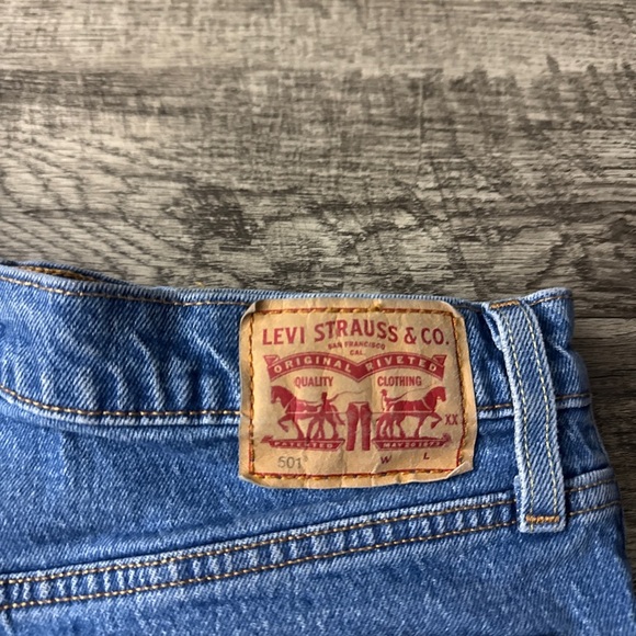 Levi’s 501 Button Fly Denim Cuff Off Shorts - Picture 7 of 7